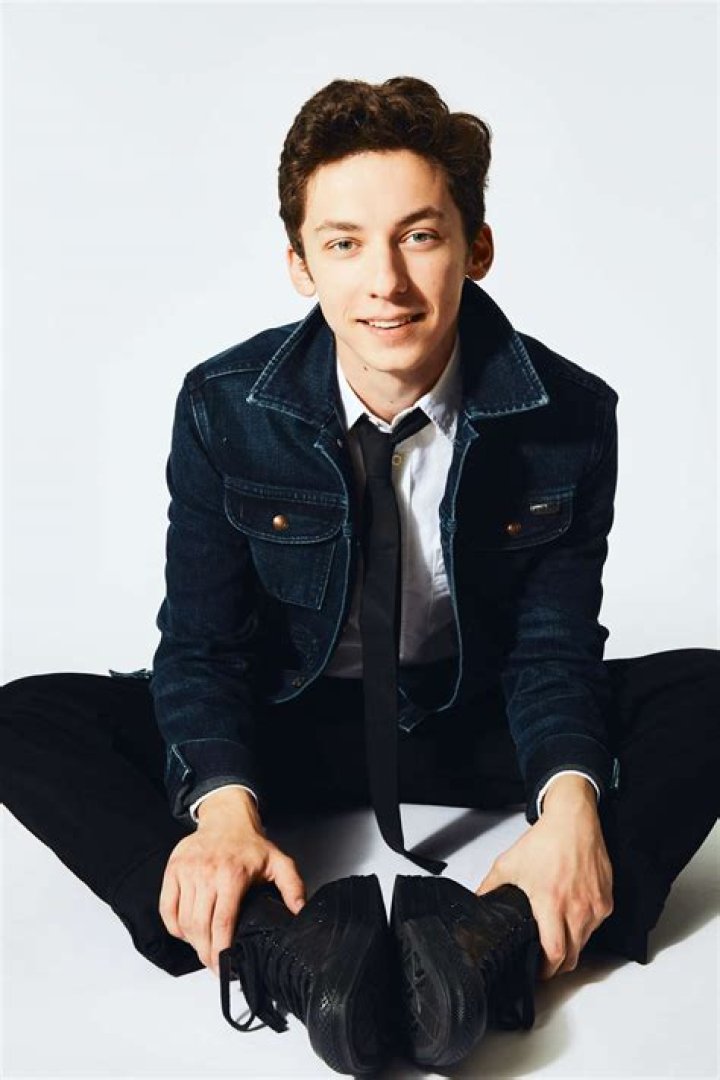 Andrew Barth Feldman Height, Weight, Net Worth, Age, Birthday, Wikipedia, Who, Instagram, Biography