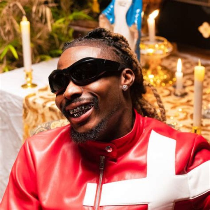 
Asake Performs On Stage With A Goat In Atlanta, USA 