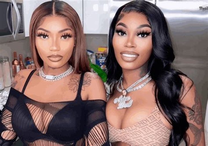 
Asian doll gets into a physical altercation, After someone tries to grab her chain 