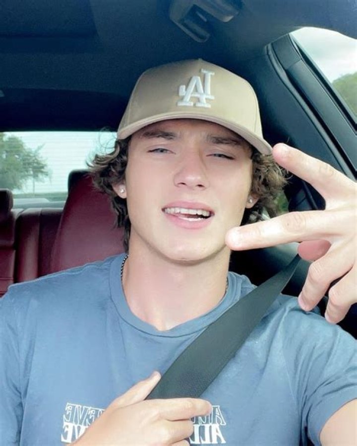 
Brandon Nevarez Height, Age, Girlfriend, Biography, Wiki, Net Worth 