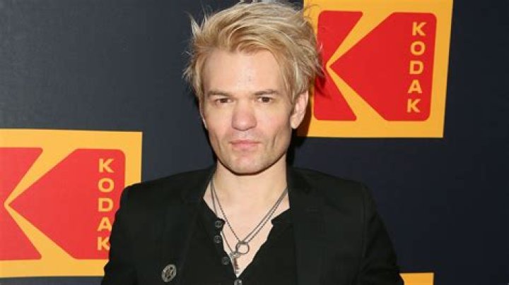 Deryck Whibley Height, Weight, Net Worth, Age, Birthday, Wikipedia, Who, Nationality, Biography