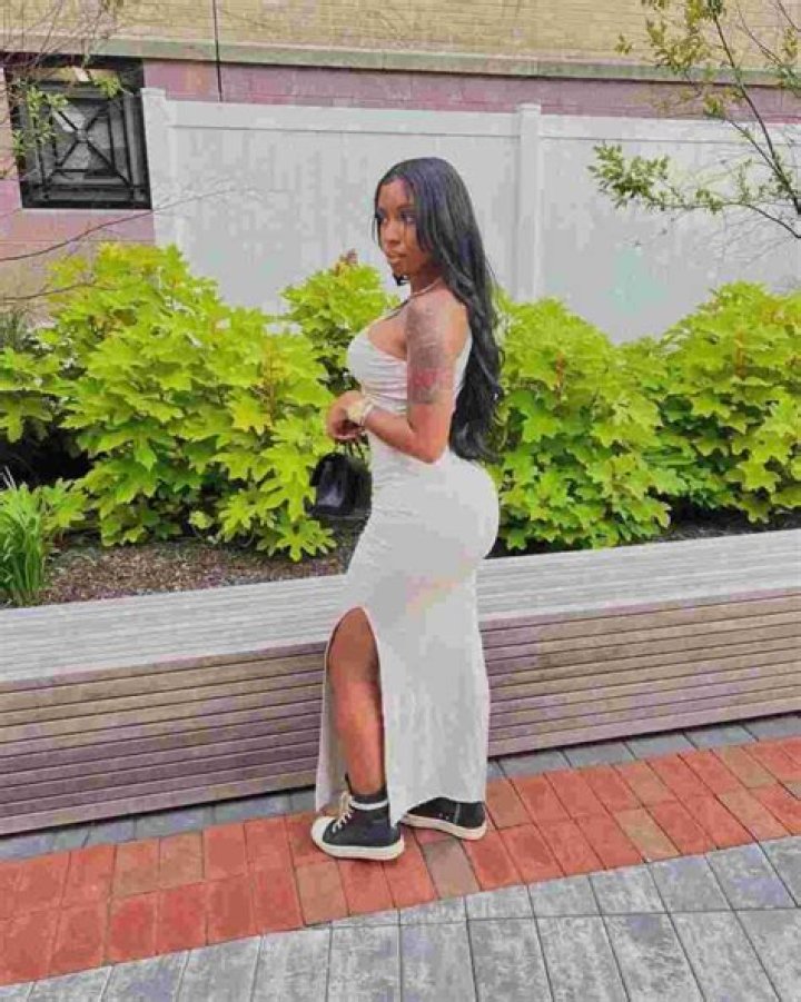 
Drake’s ex-girlfriend Bernice Burgos Bio: Daughter Ashley Burgos, Net Worth, Surgery, Boyfriend, Arrested, Dating 