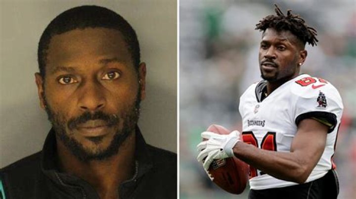 
Former NFL Star Antonio Brown Wanted by Tampa Police on Domestic Battery Charges 