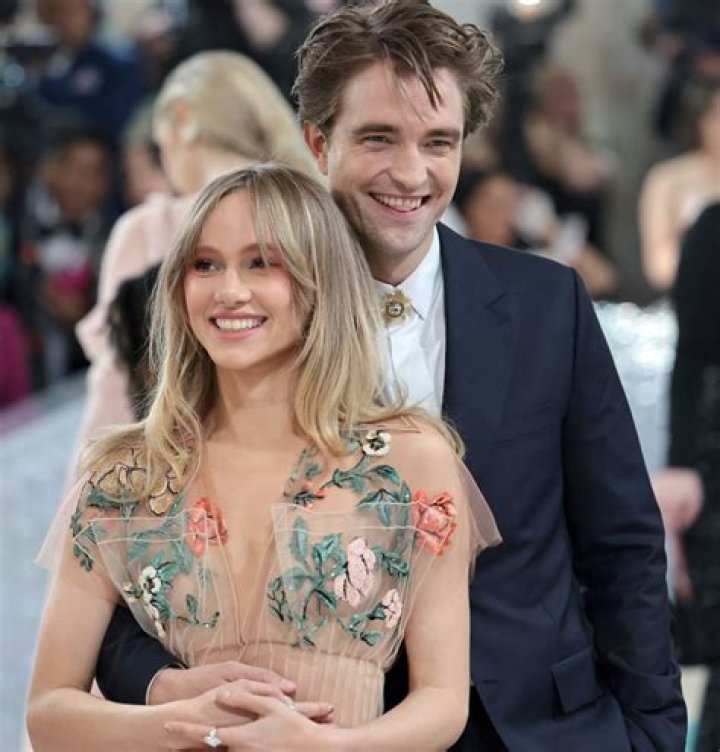 
How Much Did Robert Pattinson Make From Batman? Everything About His Girlfriend Suki Waterhouse 