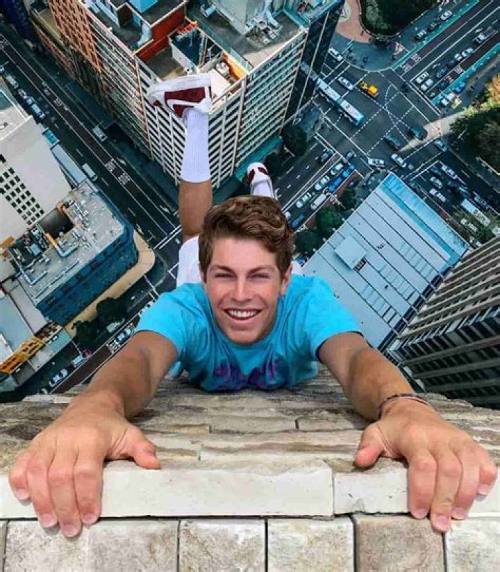 How Tall Is Ben Azelart? Height And Biography Of Youtuber