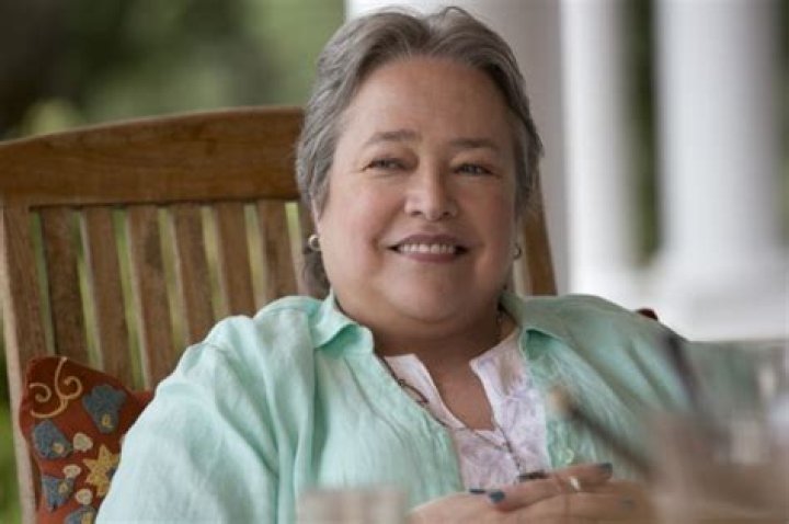 Is Kathy Bates Gay, Straight or Bi? A Close Look At Her Sexuality