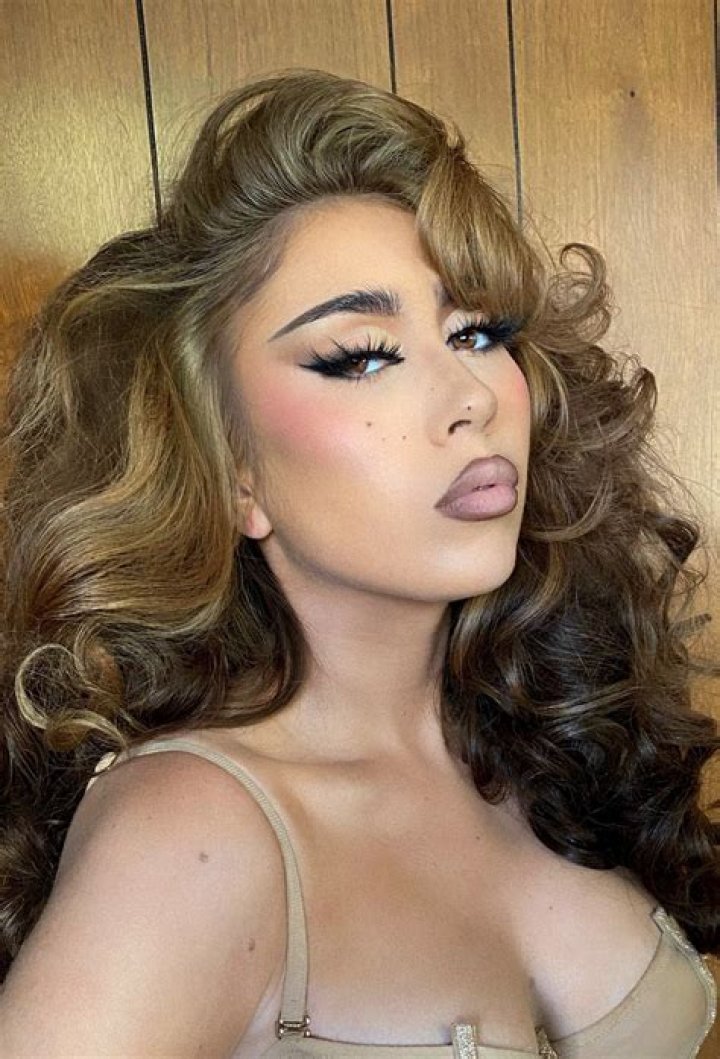 Kali Uchis No Makeup Look: Who Is Her Makeup Artist? Parents and Ethnicity