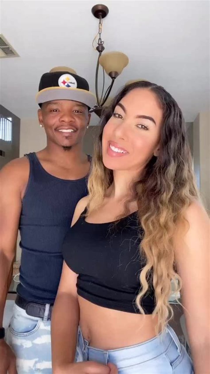 
Kayla Sharp – Featureswagkayla77 TikTok, Height, Age, Boyfriend, Biography, Wiki, Net Worth 