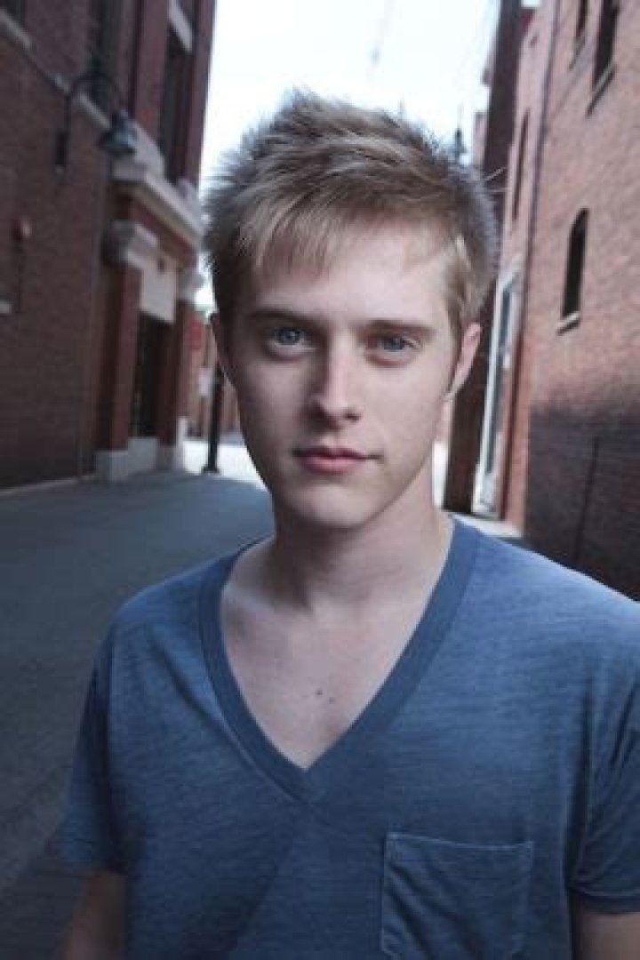 Lucas Grabeel Height, Weight, Net Worth, Age, Birthday, Wikipedia, Who, Nationality, Biography