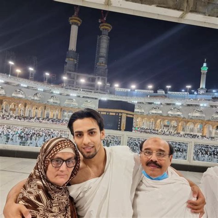 
Momin Saqib Height, Weight, Net Worth, Age, Birthday, Wikipedia, Who, Nationality, Biography 