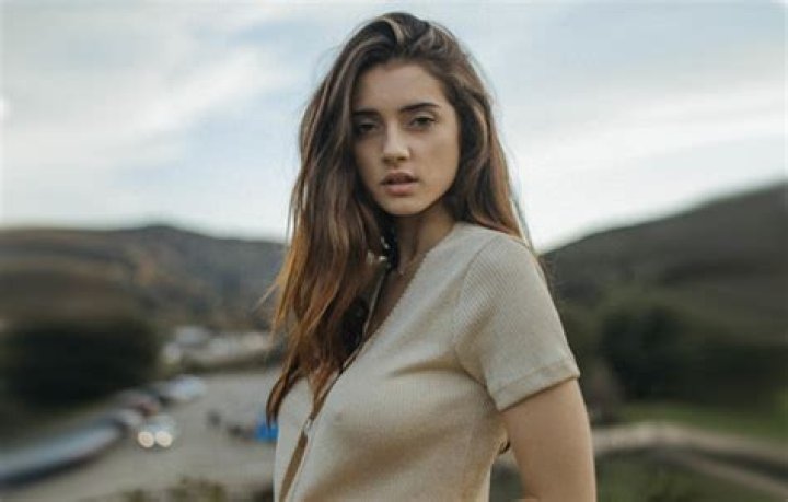 
Sarah Curr Height, Weight, Net Worth, Age, Birthday, Wikipedia, Who, Nationality, Biography 