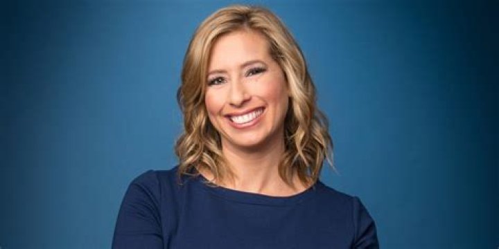 
Stephanie Abrams’ Wiki: Engaged, Marriage, Husband, Ring, Annual Salary, Parents, Education, Family 