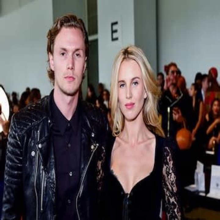 
Tessa Hilton Height, Weight, Net Worth, Age, Birthday, Wikipedia, Who, Instagram, Biography 