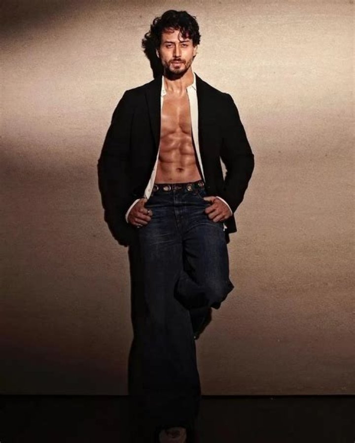 Tiger Shroff Height, Weight, Net Worth, Age, Birthday, Wikipedia, Who, Nationality, Biography