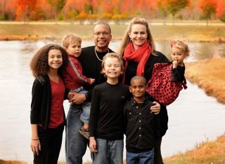 
What Is Kelly Tshibaka Ethnicity? Politician And Husband Niki Tshibaka Together Have Five Kids 