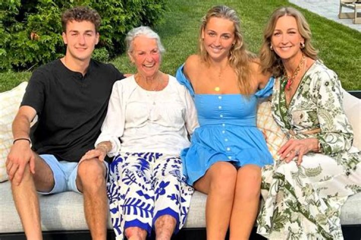 Who are Lara Spencers Parents? Lara Spencer Biography, Parents Name, Nationality and More