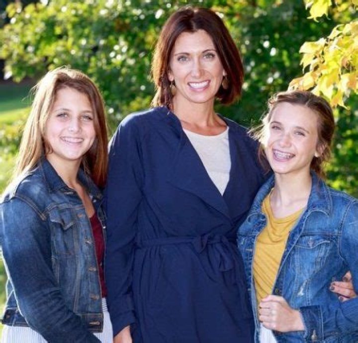 
Who Is Hannah Meloche Sister, Ella Meloche? Her Age And Net Worth 