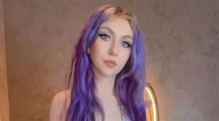 
Who is Twitch streamer JustaMinx? Real Name, Age, Boyfriend 