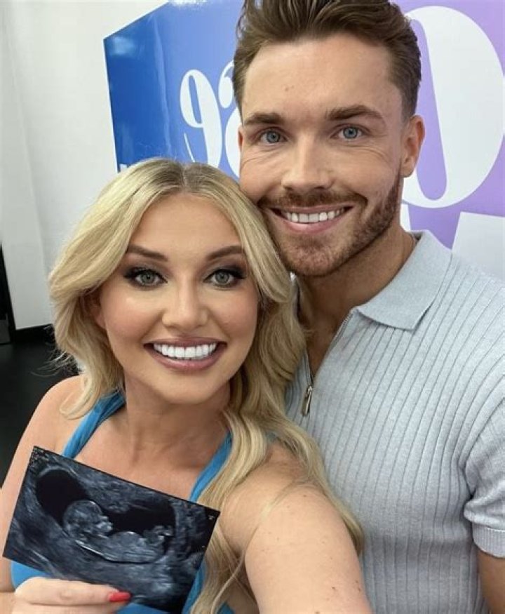 
Yes, Love Island’s Amy Hart Is Pregnant With The First Child Of Boyfriend Sam Rason! 